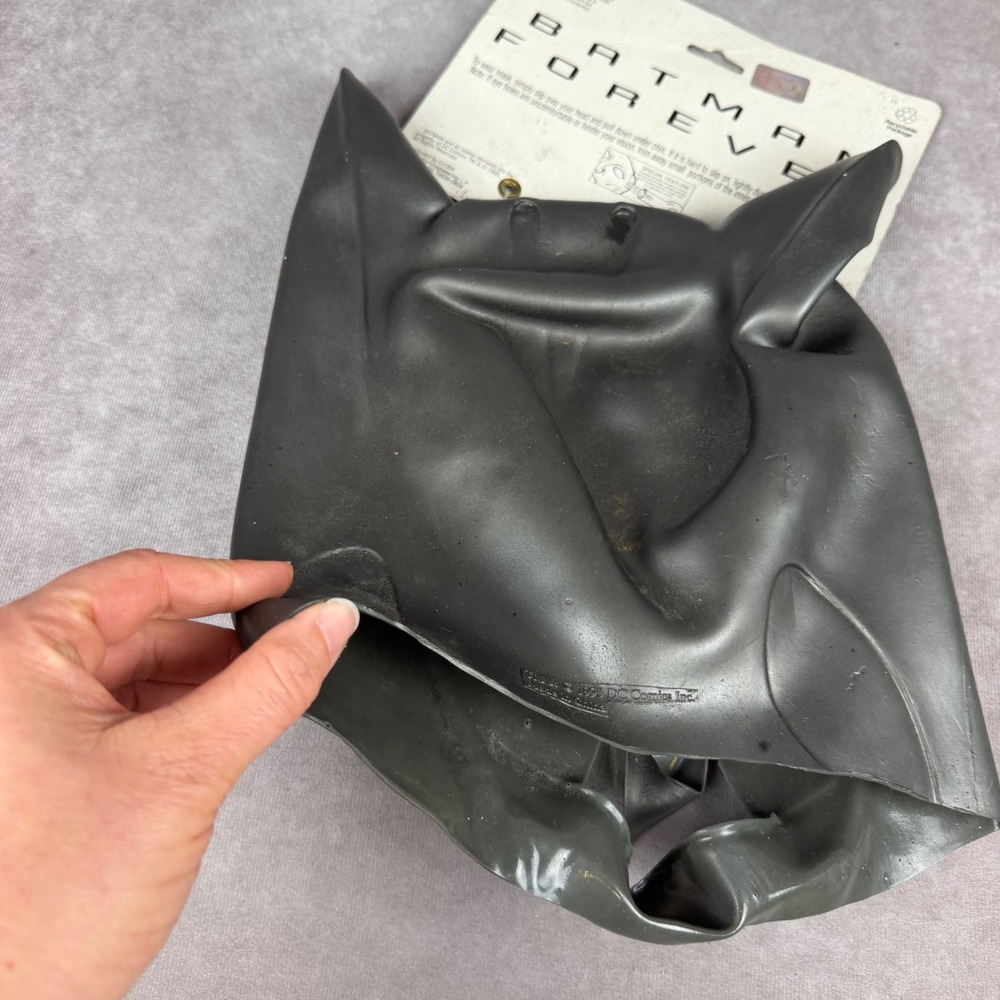 Vintage 1995 Batman Forever Mask Collegeville Imagineering Rubber Cowl DC Comics - Picture 15 of 16